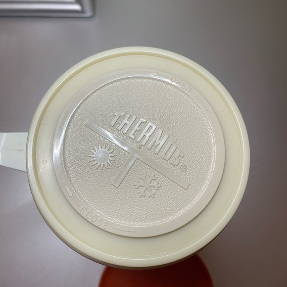 Vintage orange Thermos Pint Size 1970-80 - Picture 2 of 4